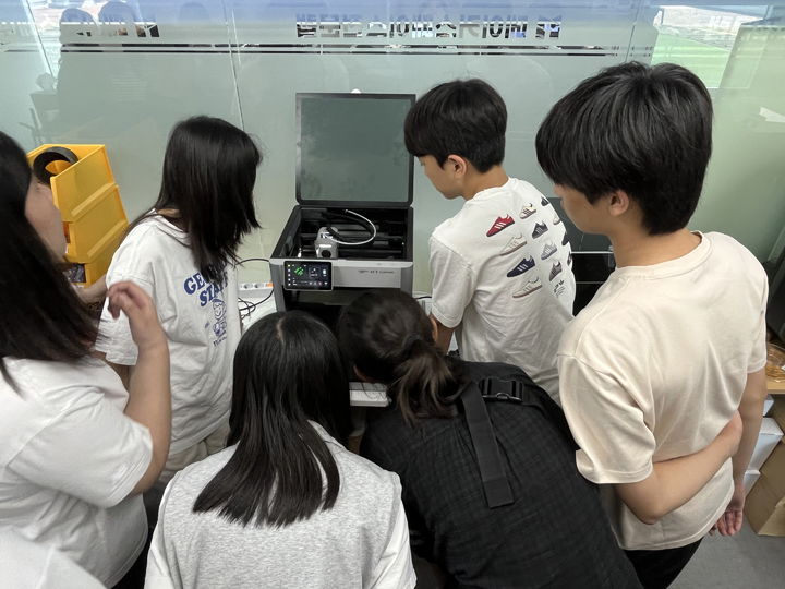 [수원=뉴시스] 3D프린팅 창작 프로그램 교육 모습. (사진=융기원 제공) 2025.07.25. photo@newsis.com *재판매 및 DB 금지