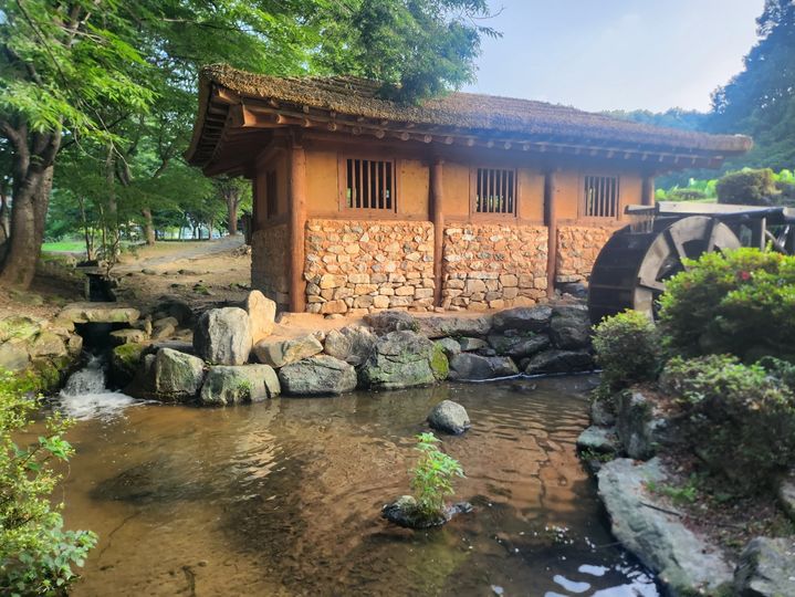 [함양=뉴시스] 서희원 기자= 25일 경남 함양군 상림공원 내 물레방아 2025. 07. 25. shw1881@newsis.com *재판매 및 DB 금지