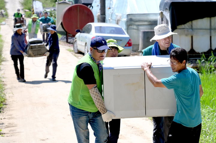 [진주=뉴시스]진주시, 집중호우 피해지역 복구 전력.(사진=진주시 제공).2025.07.25.photo@newsis.com *재판매 및 DB 금지