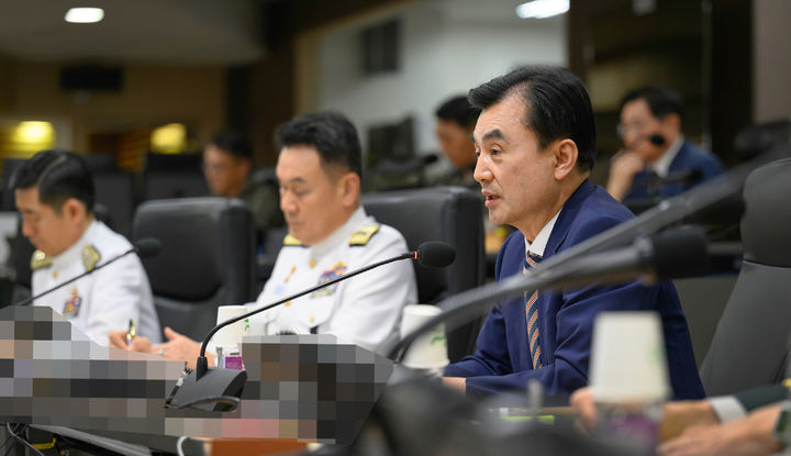 [서울=뉴시스] 안규백 국방부장관은 25일 취임 직후 첫 공식 일정으로 합참 전투통제실에서 전군주요지휘관회의를 주관했다. (사진=국방부 제공) 2025.07.25. photo@newsis.com *재판매 및 DB 금지