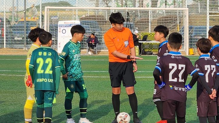 [부산=뉴시스] 동명대학교 축구학과가 대한축구협회(KFA)와 부산시축구협회 공동 주최 '2025년도 선수 출신 3급 심판 특별 교육 자격증 코스'의 실습 기관으로 선정됐다. (사진=동명대 제공) 2025.07.25. photo@newsis.com *재판매 및 DB 금지