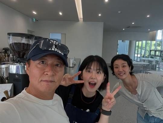 카페 외부 간판