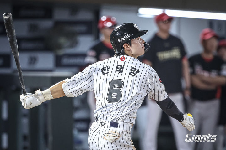 [서울=뉴시스] 프로야구 롯데 자이언츠 한태양이 25일 부산 사직구장에서 열린 2025 신한 쏠뱅크 KBO리그 KIA 타이거즈와의 경기에서 안타를 치고 있다. (사진=롯데 자이언츠 제공) 2025.07.25. *재판매 및 DB 금지