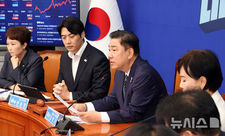 [서울=뉴시스] 김금보 기자 = 김병기 더불어민주당 당대표 직무대행 겸 원내대표가 25일 서울 여의도 국회에서 열린 최고위원회의에서 발언을 하고 있다. 2025.07.25. kgb@newsis.com