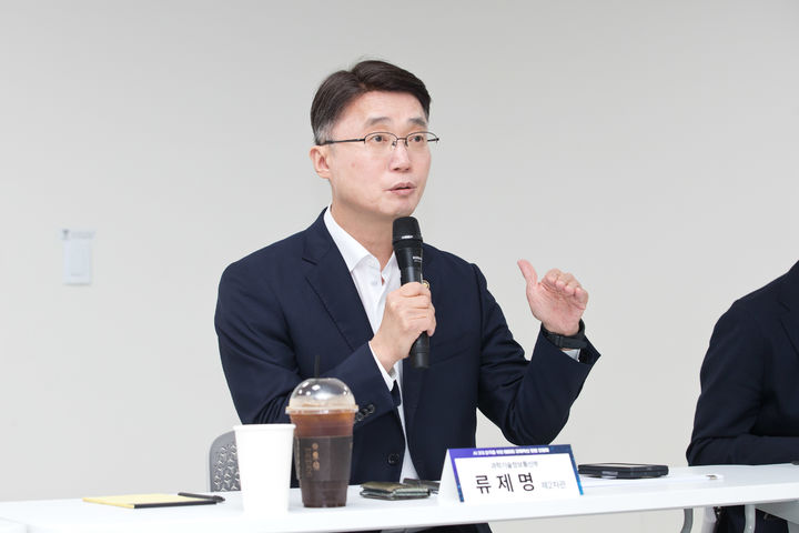 [서울=뉴시스] 류제명 과학기술정보통신부 제2차관이 25일 오전 서울 마포구 SW마에스트로에서 열린 '데이터 규제혁신 간담회' 에서 인사말을 하고 있다. (사진=과학기술정보통신부 제공) 2025.07.25. photo@newsis.com *재판매 및 DB 금지