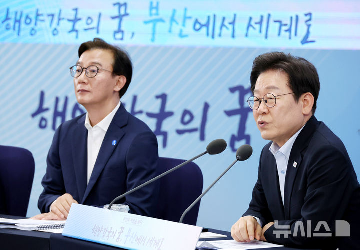 [부산=뉴시스] 최동준 기자 = 이재명 대통령이 25일 부산 부경대에서 열린 타운홀미팅 '부산의 마음을 듣다' 지역 주민 간담회에서 발언하고 있다. (대통령실통신사진기자단) 2025.07.25. photocdj@newsis.com