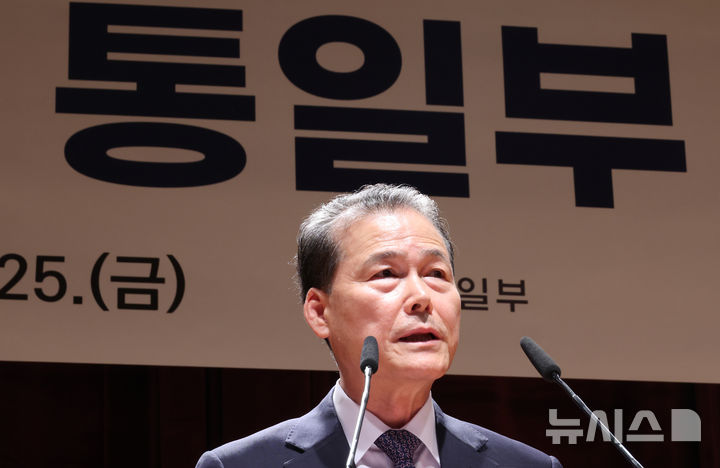 [서울=뉴시스] 김명원 기자 = 김영호 전 통일부 장관이 지난 7월 25일 서울 종로구 정부서울청사 별관에서 열린 제43대 통일부 장관 이임식에서 이임사를 하고 있다. 2025.07.25. kmx1105@newsis.com