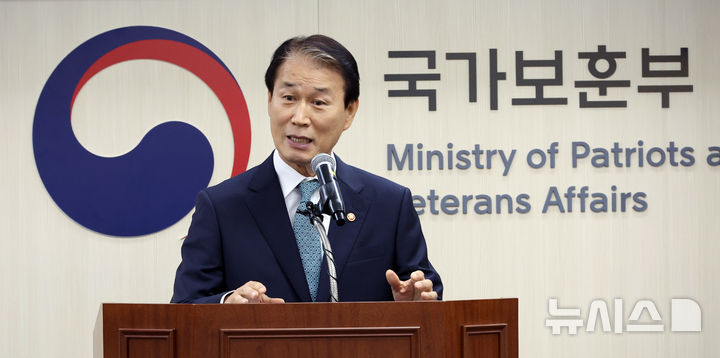 [세종=뉴시스] 강종민 기자 = 권오을 국가보훈부 장관이 25일 세종시 정부세종청사에서 열린 취임식에서 취임사를 하고 있다. 2025.07.25. ppkjm@newsis.com