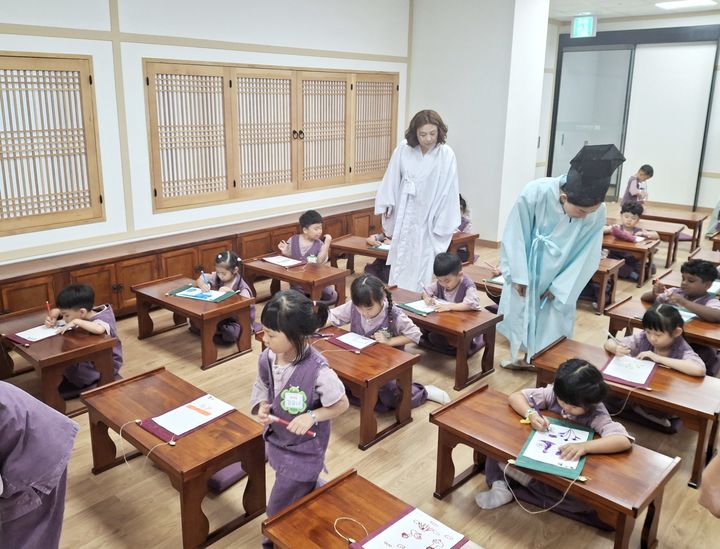 [함안=뉴시스]함안복합문학관, 전통문화체험 등 다양한 행사.(사진=함안군 제공).2025.07.26.photo@newsis.com *재판매 및 DB 금지