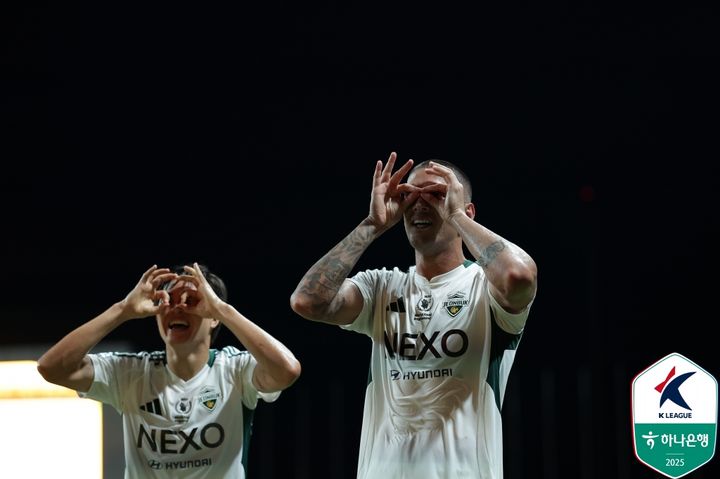 [서울=뉴시스]티아고 결승골 K리그1 전북, 20경기 무패행진. (사진=한국프로축구연맹 제공)