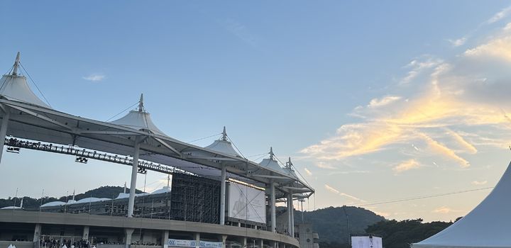 [인천=뉴시스] 이재훈 기자 = 미국 래퍼 카녜이 웨스트가 내한공연하는 인천문학경기장 주경기장 모습. 2025.07.27. photo@newsis.com *재판매 및 DB 금지