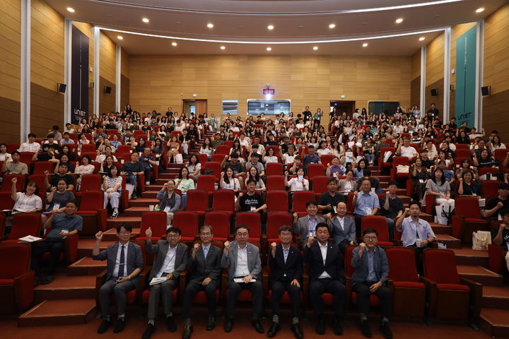 [울산=뉴시스] 구미현 기자 =대한민국 과학교육의 방향을 모색하고 미래 비전을 공유하는 '2025 대한민국 과학교육 포럼'이 25일 부터 27일까지 울산에서 열렸다. 포럼 행사 모습 (사진=전국과학교사협회 제공) photo@newsis.com *재판매 및 DB 금지