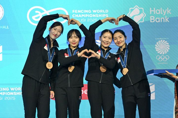 [서울=뉴시스]한국 펜싱, 세계선수권대회 여자 에페 단체전 동메달. (사진=국제펜싱연맹 홈페이지 캡처) 2025.07.27. photo@newsis.com *재판매 및 DB 금지