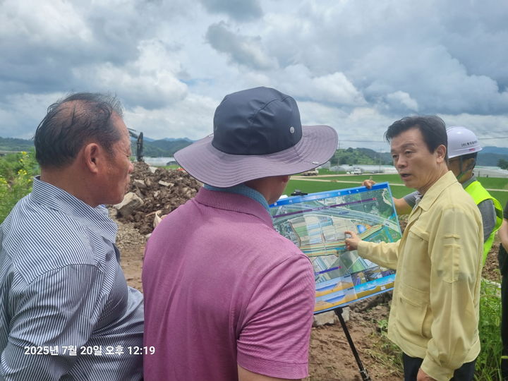 [진주=뉴시스]진주시, 집중호우 피해 신속한 복구 총력.(사진=진주시 제공).2025.07.27.photo@newsis.com *재판매 및 DB 금지