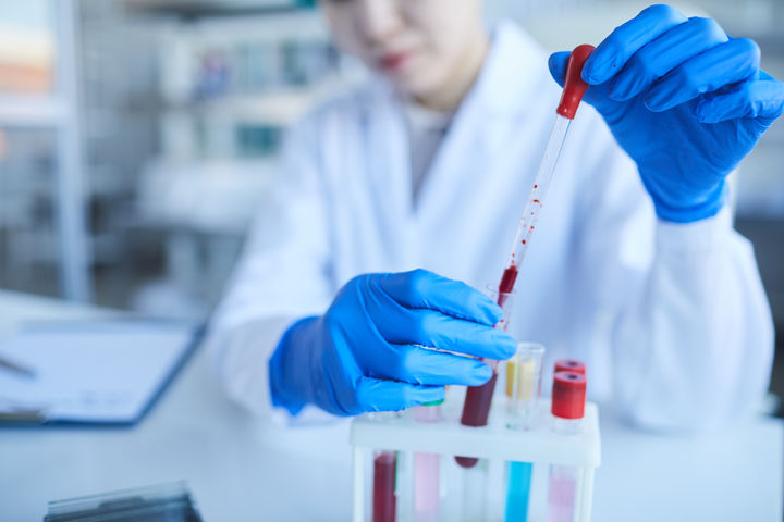 [서울=뉴시스] 양육비 지급을 피하기 위해 DNA 샘플을 바꿔치기해 조작한 영국 남성과 이를 도운 검사기관 직원이 실형을 선고받았다. 사진은 본 기사와 관계 없음. 2025.07.27. *재판매 및 DB금지 *재판매 및 DB 금지