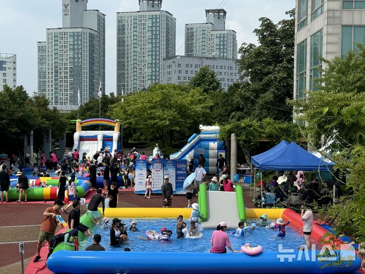 [용인=뉴시스]8월1~2일까지 기흥구 상갈동에 있는 경기도박물관 광장에서 열리는 첨벙첨벙 축제.(사진=용인시 상갈동 제공)2025.07.27.photo@newsis.com