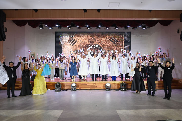 [안동=뉴시스] 27일 경북교육청 웅비관에서 '2025 사제동행 국외 독립운동길 순례단' 출정식이 열리고 있다. (사진=경북도 제공) 2025.07.27. photo@newsis.com *재판매 및 DB 금지