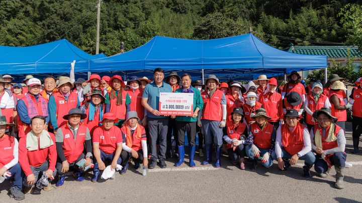 [합천=뉴시스] 국민의힘 고령 성주 칠곡 당원협의회에서 물품(300만원 상당)을 기탁했다. (사진=합천군 제공) 2025. 07. 27. photo@newsis.com *재판매 및 DB 금지
