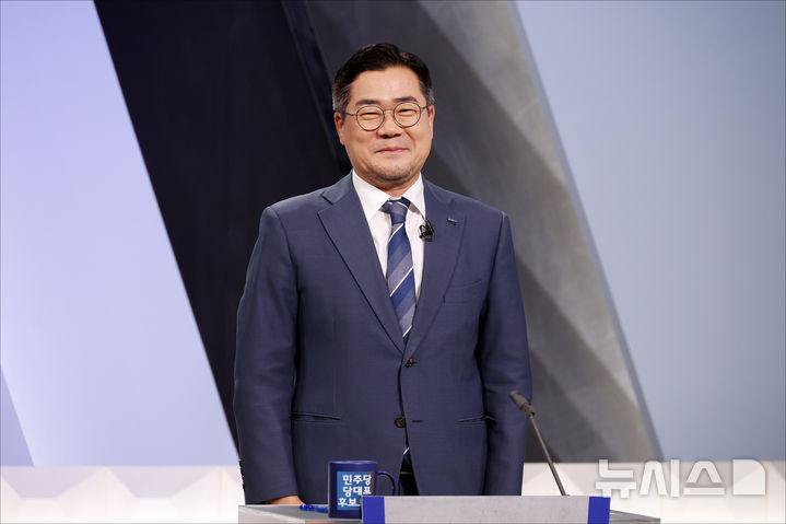 [서울=뉴시스] 국회사진기자단 = 박찬대 더불어민주당 당대표 후보가 지난 27일 오후 서울 여의도 KBS 신관 공개홀에서 열린 TV토론회에 참석해 있다. 2025.07.27. photo@newsis.com