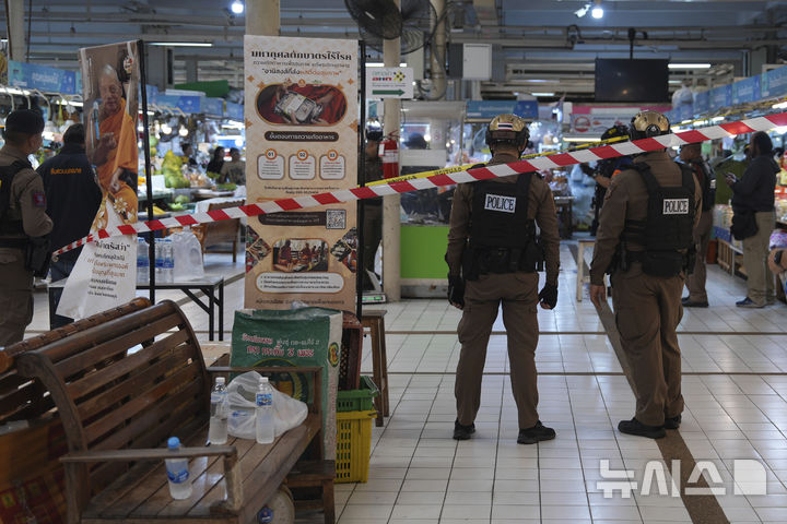 [AP/뉴시스] 28일 5명이 살해된 태국 방콕 청과해산물 시장 현장
