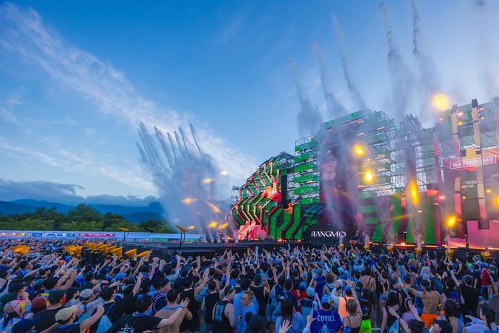 [서울=뉴시스] 워터밤 속초 2024 현장 사진. (사진=한화호텔앤드리조트 제공) *재판매 및 DB 금지