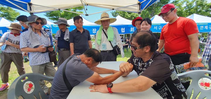 [부산=뉴시스] 부산장애인총연합회는 오는 8월1일 부산 사하구 다대포해수욕장 해변공원 푸른광장에서 장애인과 봉사자 등 총 600여 명이 참가하는 '제26회 장애인한바다축제'를 개최한다고 28일 밝혔다. (사진=부산장애인총연합회 제공) 2025.07.28. photo@newsis.com *재판매 및 DB 금지