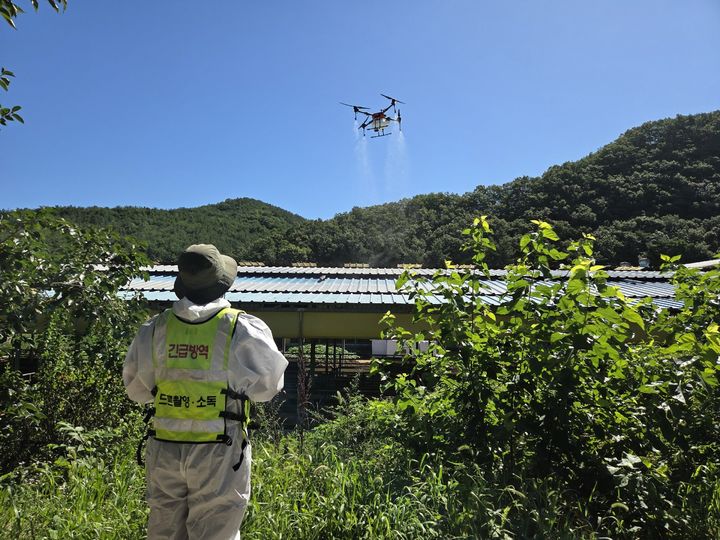 [합천=뉴시스] 합천군&nbsp; 집중호우 피해 축산농가 방역대응 총력 (사진=합천군 제공) 2025. 07. 28. photo@newsis.com&nbsp; *재판매 및 DB 금지