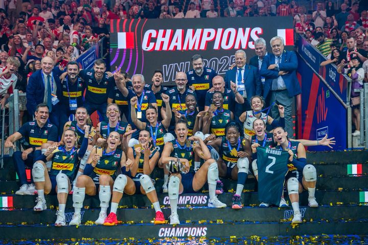 [서울=뉴시스]여자배구 세계 1위 이탈리아, 브라질 꺾고 2025 VNL 우승. (사진=FIVB 소셜미디어 캡처) 2025.07.28. photo@newsis.com *재판매 및 DB 금지