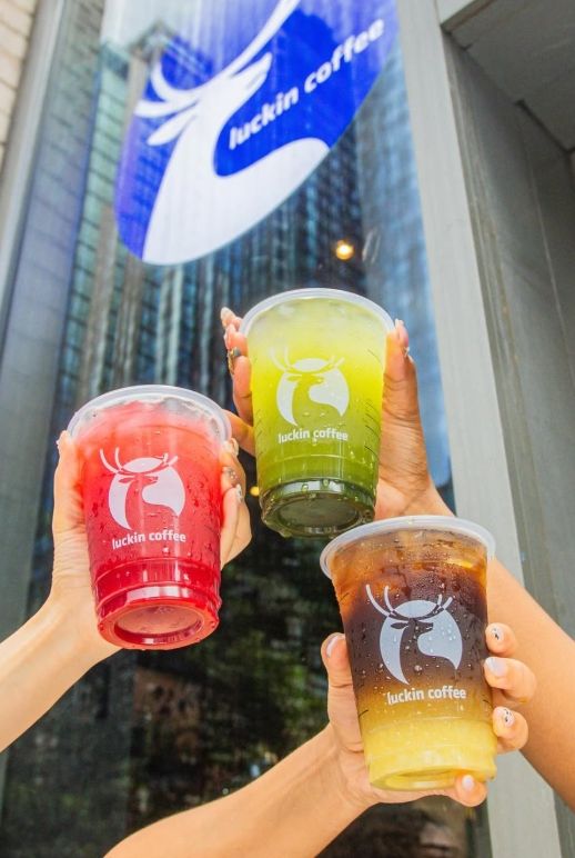 [서울=뉴시스] 중국 대표 커피 브랜드 '루이싱 커피'가 미국 뉴욕 맨해튼에 첫 매장을 열었다. (사진 = 루이싱커피 인스타그램 캡처) 2025.07.28. *재판매 및 DB 금지