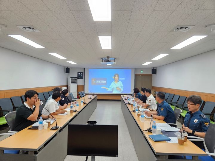 [광주=뉴시스] 광주 광산경찰서는 공동체의 신뢰를 저해하는 3대 기초질서(교통·생활·서민경제) 미준수 관행을 개선하기 위해 유관기관과 함께하는 기초질서확립 공동협의체 구성에 나섰다고 28일 밝혔다. (사진=광주 광산경찰서 제공) 2025.07.28. photo@newsis.com *재판매 및 DB 금지