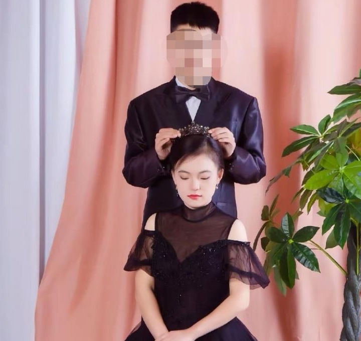 [서울=뉴시스] 중국의 한 여성이 남편의 사망 이후 재혼 하지 않겠다고 맹세했다.(사진=지무뉴스) 2025.07.15. *재판매 및 DB 금지