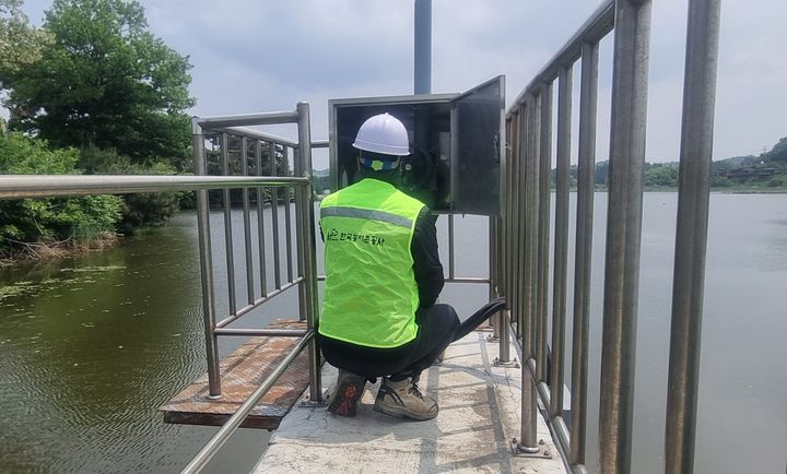 [세종=뉴시스] 한국농어촌공사는 최근 대규모 인명·재산 피해를 입힌 집중호우와 관련해 '사전 대비'와 '선제 대응'을 통해 저수지 월류와 이로 인한 인명 피해를 막았다고 28일 밝혔다. (사진=농어촌공사) 2025.07.28. photo@newsis.com *재판매 및 DB 금지