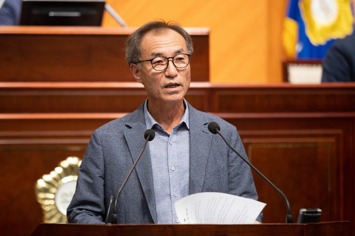 [군산=뉴시스] '식량주권 포기한 정부의 각성 촉구 건의안' 발표하는 군산시의회 이한세 의원. (사진=시의회 제공) 2025.07.28. photo@newsis.com *재판매 및 DB 금지