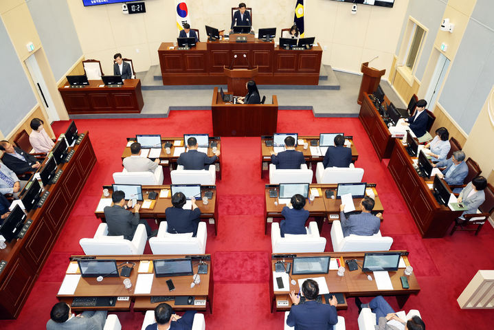 [밀양=뉴시스] 밀양시의회가 제265회 임시회 제7차 본회의를 마무리 하고 있다. (사진=밀양시 제공) 2025.07.28. photo@newsis.com *재판매 및 DB 금지