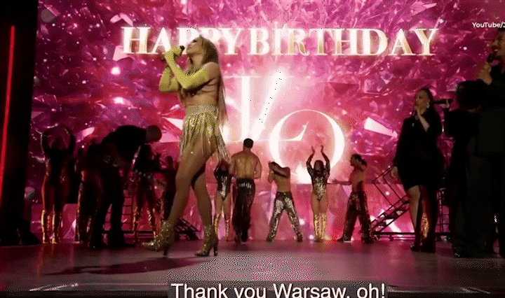 [뉴시스] 팝스타 제니퍼 로페즈(56)가 공연 중 예상치 못하게 치마가 벗겨지는 사고를 겪었다.(사진=데일리메일) *재판매 및 DB 금지 *재판매 및 DB 금지