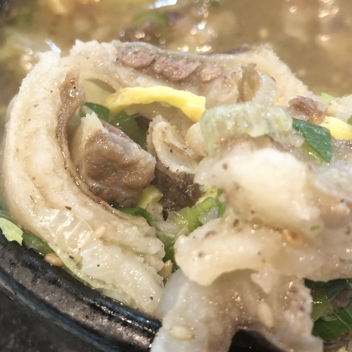 [뉴시스] 두꺼운 지방층 사이 숨겨 있는 고기 한 토막. (출처=보배드림) *재판매 및 DB 금지