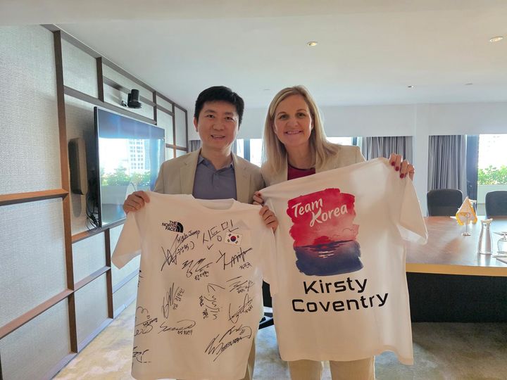 [서울=뉴시스] 유승민 대한체육회장과 커스티 코번트리 IOC 위원장. 2025.07.28. (사진=대한체육회 제공) *재판매 및 DB 금지