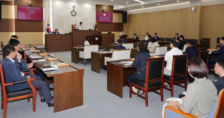 [서천=뉴시스] 조명휘 기자 = 서천군의회가 28일 제332회 임시회를 개회하고 있다. (사진= 서천군의회 제공) 2025.07.28. photo@newsis.com *재판매 및 DB 금지