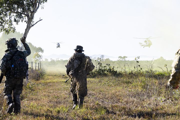[서울=뉴시스] 해병대는 지난 3일부터 27일까지 호주 북동부 일대에서 미국, 호주 등과 함께 2025년 탈리스만 세이버 연합훈련에 참가해 연합작전 수행능력을 향상했다.사진은 2025 탈리스만 세이버 훈련 간 해병대 마린온을 이용해 소대급 소규모 상륙훈련을 실시하고 있다. (사진=해병대사령부 제공) 2025.07.28. photo@newsis.com *재판매 및 DB 금지