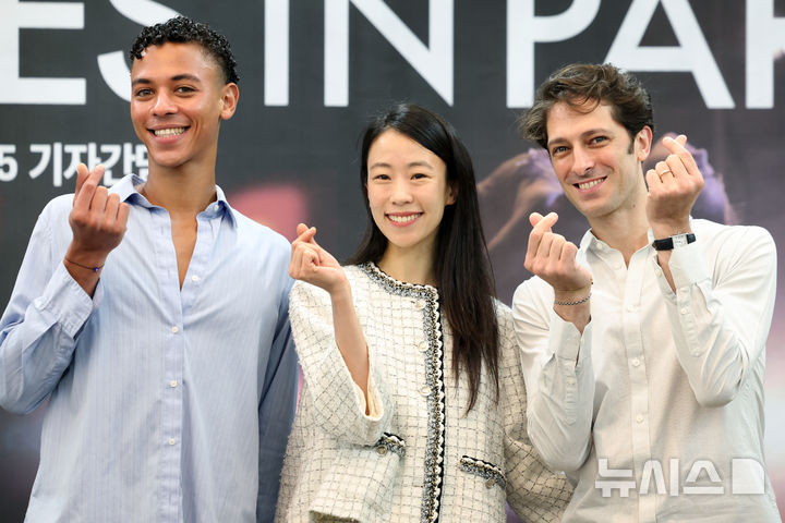 [서울=뉴시스] 박진희 기자 = 파리 오페라 발레단 에투알(toile·수석무용수) 기욤 디오프(Guillaume Diop, 왼쪽부터), 박세은, 마티외 가니오(Mathieu Ganio)가 28일 서울 서초구 예술의전당에서 '파리 오페라 발레 에투알 갈라 2025' 기자간담회를 하고 있다. 2025.07.28. pak7130@newsis.com