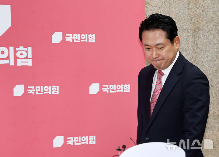 [서울=뉴시스] 김명년 기자 = 장동혁 국회 법제사법위원회 국민의힘 간사가 28일 오후 서울 여의도 국회에서 더불어민주당의 상법 개정안 강행처리 관련 입장 발표 기자회견에 참석해 있다. 2025.07.28. kmn@newsis.com