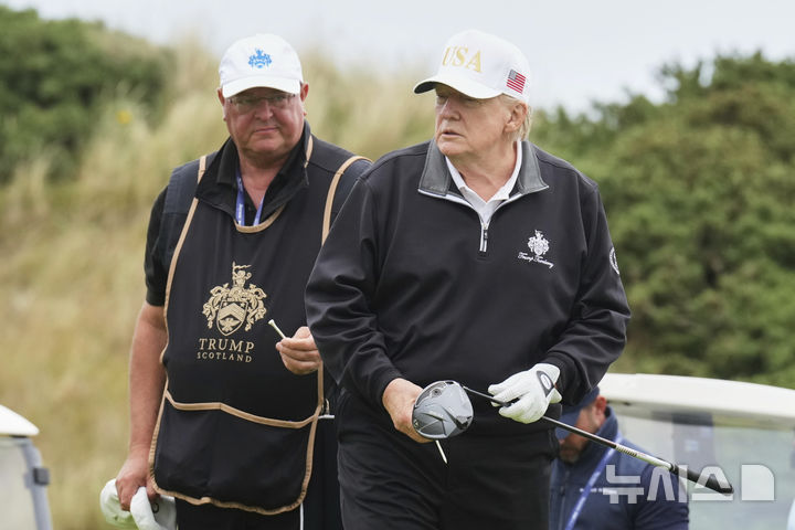 [에버딘=AP/뉴시스] 골프장을 찾은 도널드 트럼프 미국 대통령. 2025.07.29.