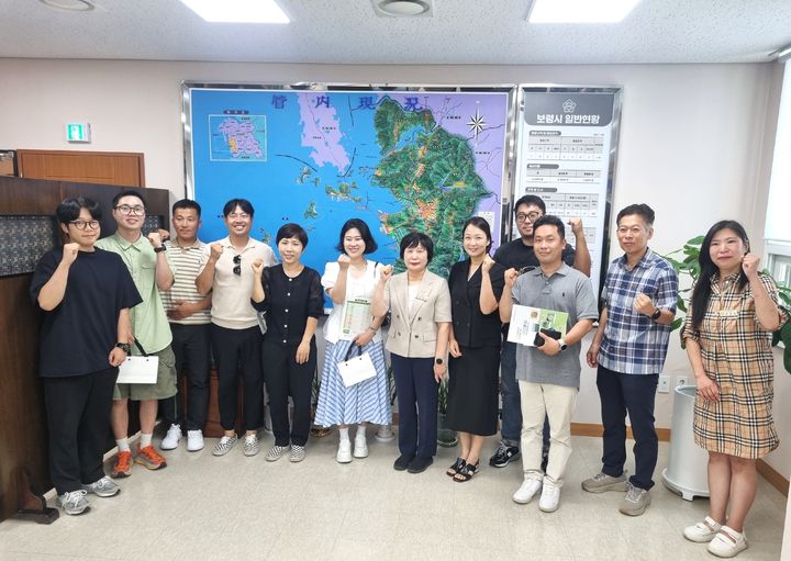 [보령=뉴시스] 보령시의회 '청년농업인 식량산업포럼' 간담회 기념촬영. (사진=보령시 제공) 2025.07.29. photo@newsis.com *재판매 및 DB 금지