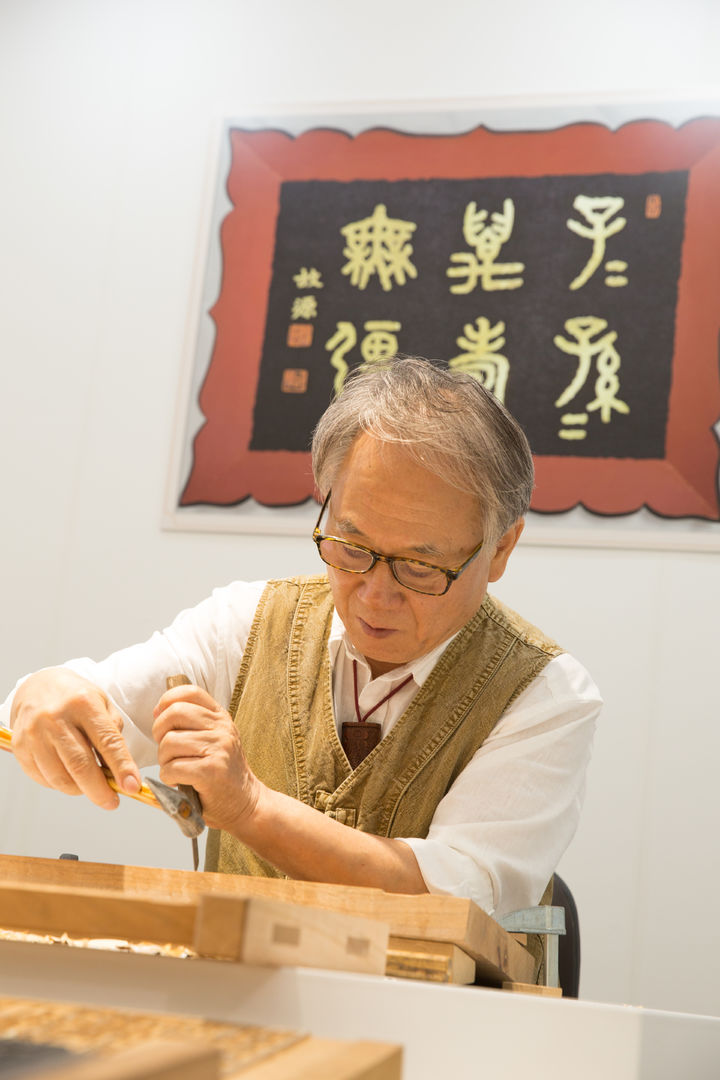 [서울=뉴시스] 각자장 김각한 보유자 (사진=국가유산진흥원 제공) 2025.07.29. photo@newsis.com *재판매 및 DB 금지