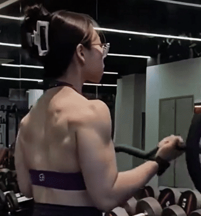 [뉴시스]28일(현지 시각) 사우스차이나모닝포스트(SCMP)에 따르면 업무 효율을 위해 헬스장 마니아가 된 중국의 한 여성 법의학자가 주목받고 있다. (영상=소후연예) *재판매 및 DB 금지