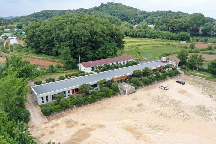 [당진=뉴시스] 당진시 면천면 자개1리 충남형 공동생활홈(실버홈) 조성 사업 대상지 당진샘물마을예술학교 전경. (사진=당진시 제공) 2025.07.29. photo@newsis.com *재판매 및 DB 금지