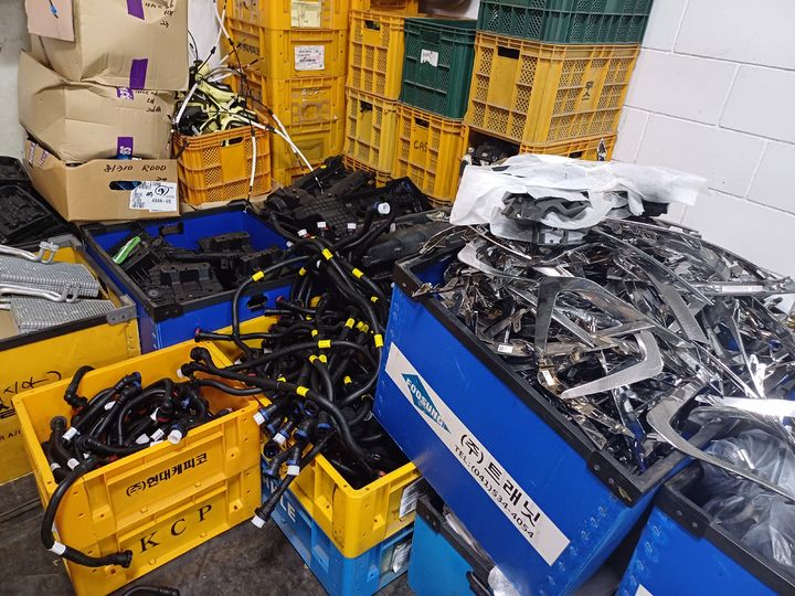 [대전=뉴시스] 자동차 위조부품을 유통하던 사업장 내부 모습.(사진=특허청 제공) *재판매 및 DB 금지