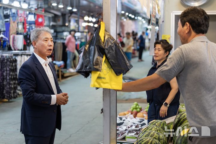윤환 인천 계양구청장, 민생회복 소비쿠폰 사용 현황 점검