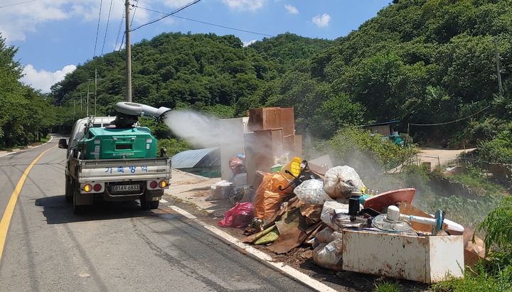 [합천=뉴시스] 합천군 수해 피해지역 긴급방역활동 추진 (사진=합천군 제공) 2025. 07. 29. photo@newsis.com *재판매 및 DB 금지