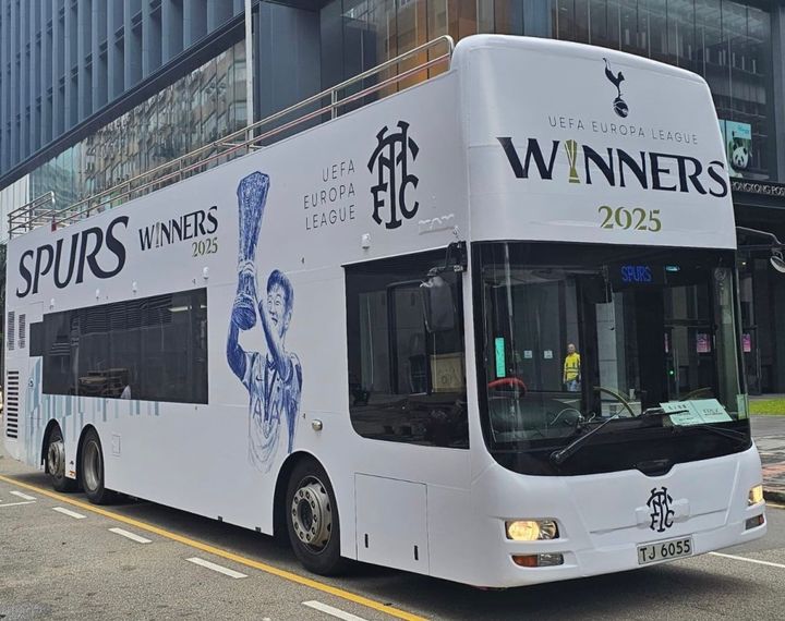 [서울=뉴시스] 잉글랜드 프로축구 프리미어리그(EPL) 토트넘 홋스퍼 홍콩 서포터스, 홍콩 투어 기념 특별 버스 준비. (사진=더 스탠다드 홍콩판 홈페이지 캡처) 2025.07.29. photo@newsis.com *재판매 및 DB 금지 *재판매 및 DB 금지
